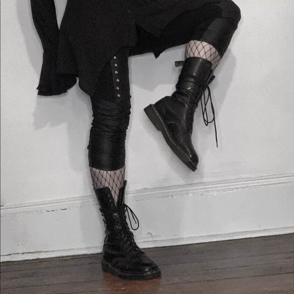 VINTAGE DR MARTENS 14 EYELETS